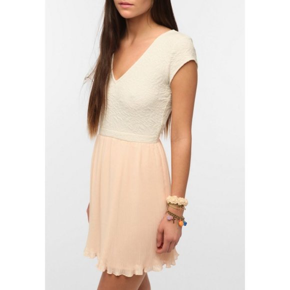 Urban Outfitters Dresses & Skirts - Pins and Needles Textured Pleated Chiffon Dress